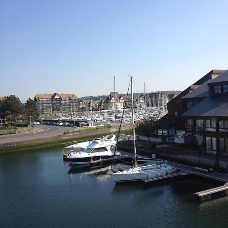 Residence "Les Planches" Deauville Buitenkant foto