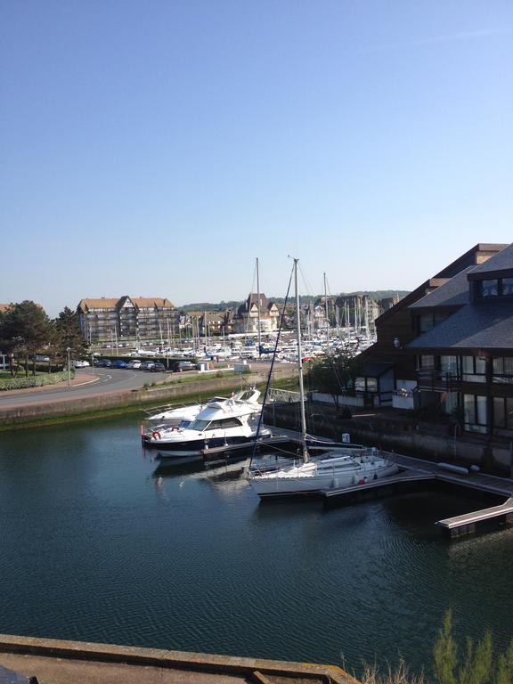 Residence "Les Planches" Deauville Buitenkant foto