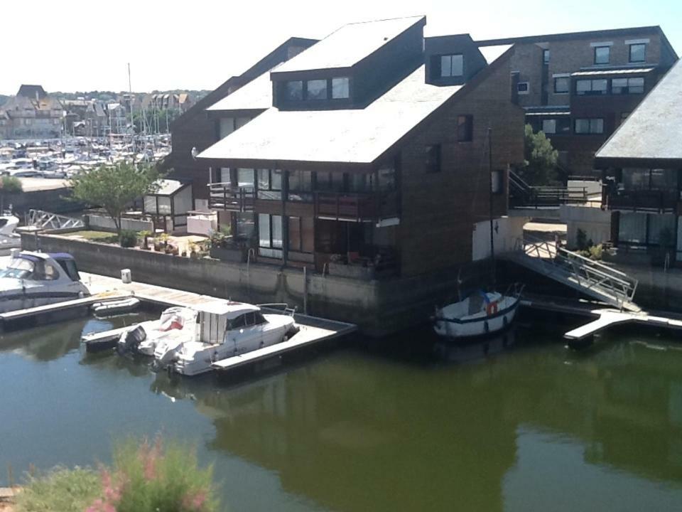 Residence "Les Planches" Deauville Buitenkant foto